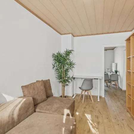 Bat Solutions - Alles Was Ein Nicht Bietet - Mit Blick In Privaten Hist Innenhof Oder Saarstrasse - 5 Min Zur Altstadt, Direkt Am Suedbahnhof - 2 Fuer 2-3 Pax - Bis Zu 5 Personen - Mit Weiterer Bis Zu 9 P Apartment Trier