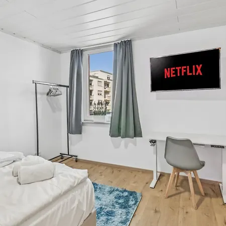Bat Solutions - Alles Was Ein Nicht Bietet - Mit Blick In Privaten Hist Innenhof Oder Saarstrasse - 5 Min Zur Altstadt, Direkt Am Suedbahnhof - 2 Fuer 2-3 Pax - Bis Zu 5 Personen - Mit Weiterer Bis Zu 9 P Apartment Trier