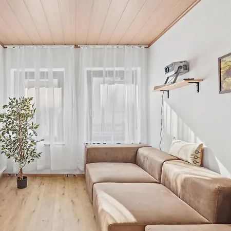 Apartment Bat Solutions - Alles Was Ein Nicht Bietet - Mit Blick In Privaten Hist Innenhof Oder Saarstrasse - 5 Min Zur Altstadt, Direkt Am Suedbahnhof - 2 Fuer 2-3 Pax - Bis Zu 5 Personen - Mit Weiterer Bis Zu 9 P Trier